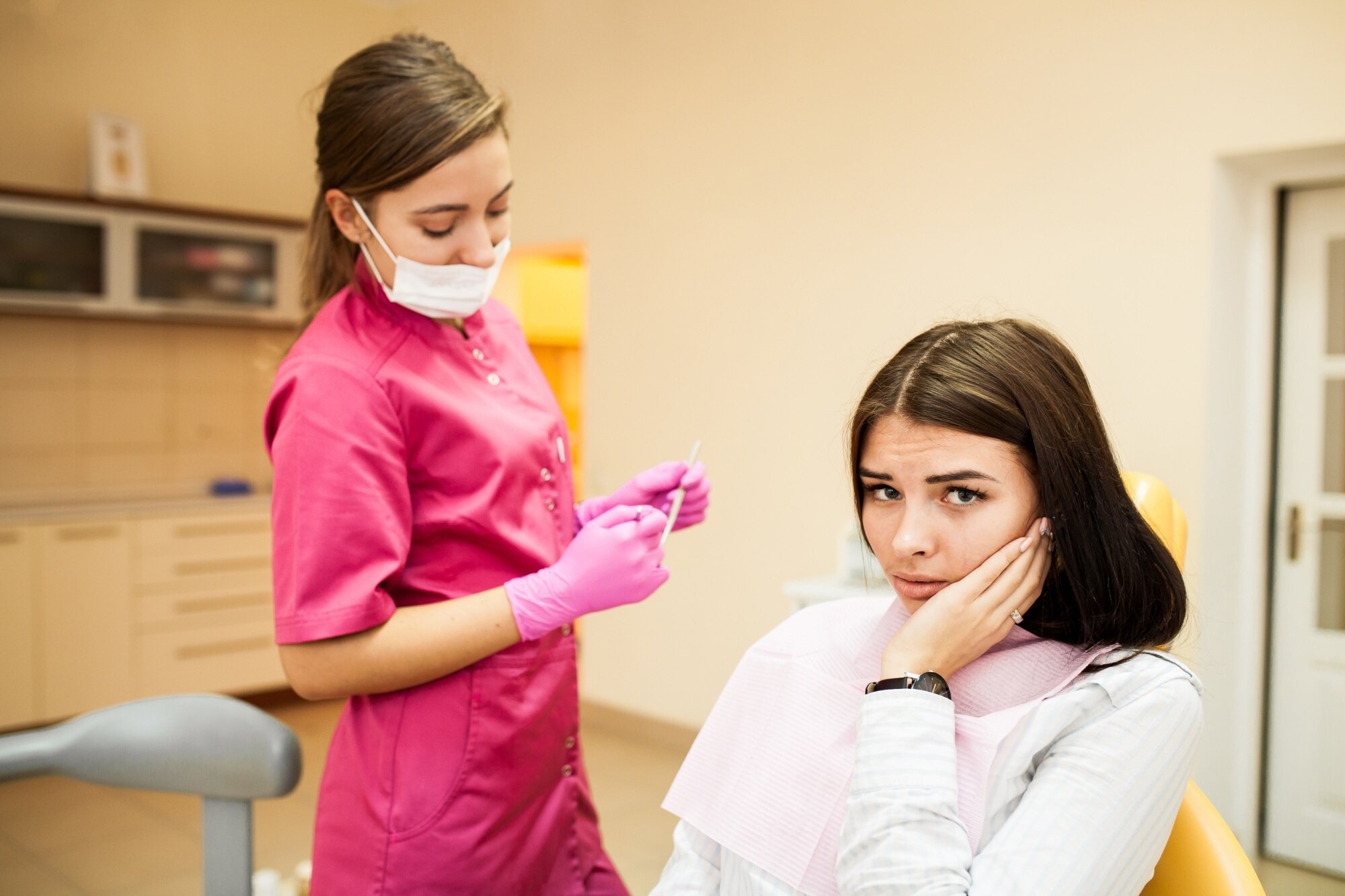 How dental checkups detect early signs of infection