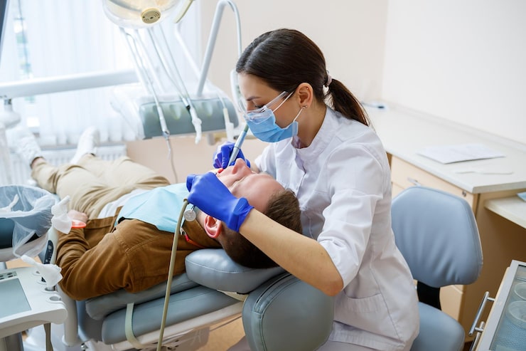 How emergency dental services prevent long term tooth damage